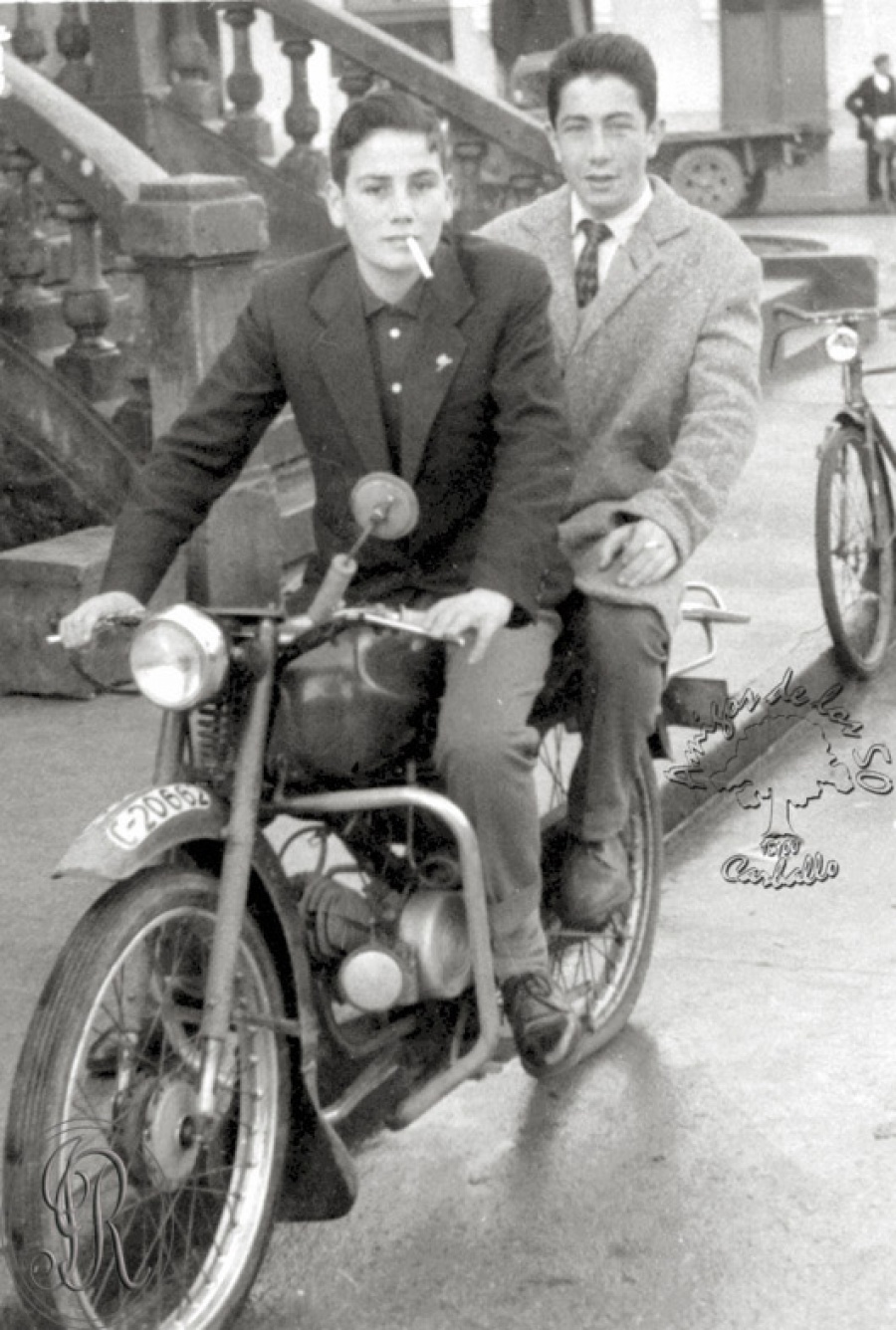 1962  - En moto delante del Ayuntamiento